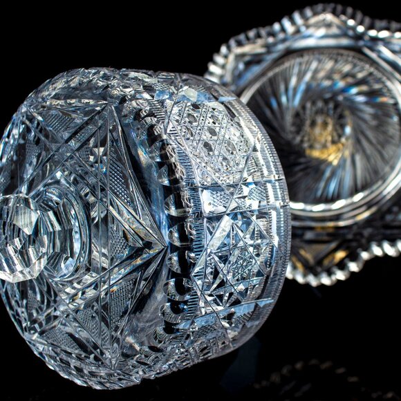 Vintage Crystal Butter Dish With Lid & Intricate Starburst Pattern - Picture 7 of 10